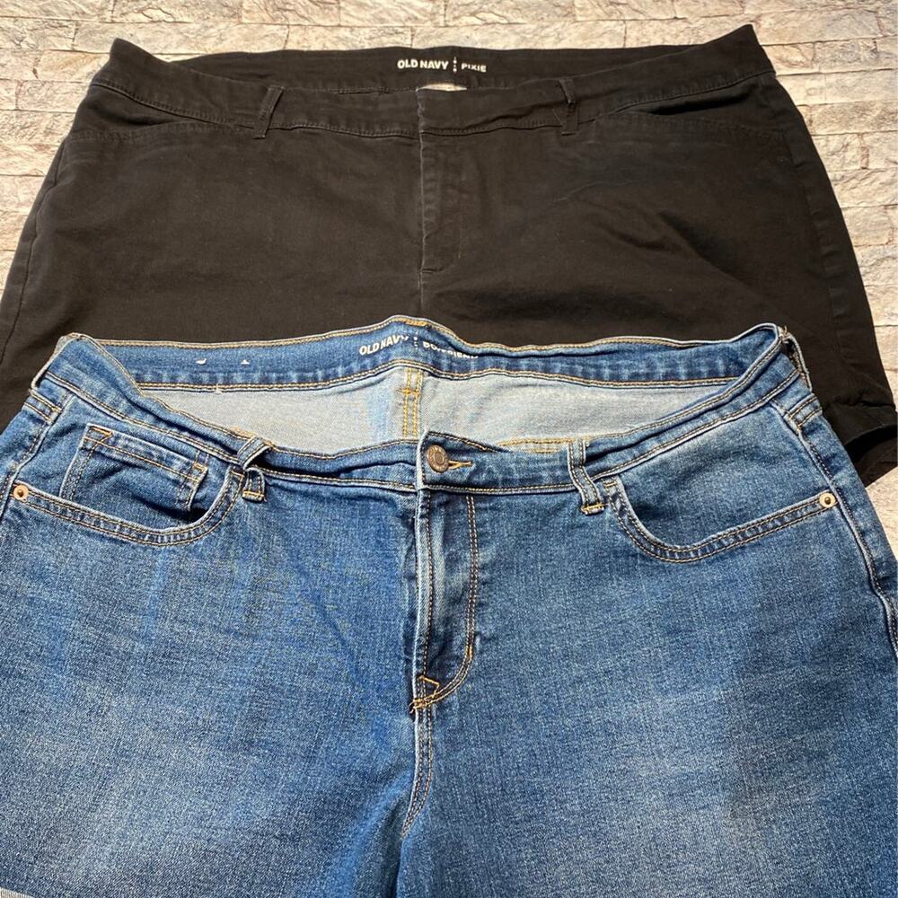 2 pairs of ladies Old Navy shorts -Sz 16